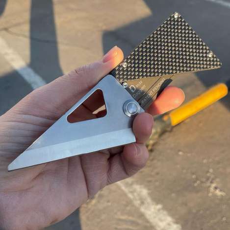 CARDKNIFE — Daggerr Museum March 2022